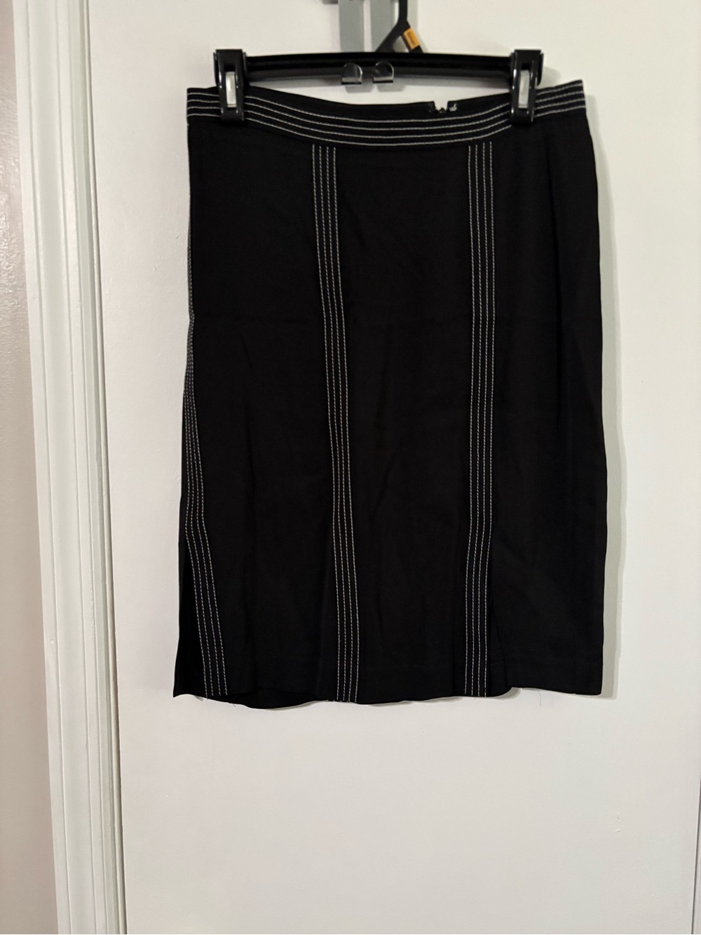 Ann Taylor petite Black Stitch-Detail Pencil Skirt size 2